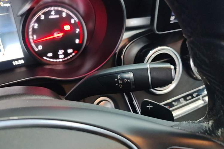 Used Mercedes-Benz C-Class 2018 C 180 L Fashion Edition Sport Version Gear Lever