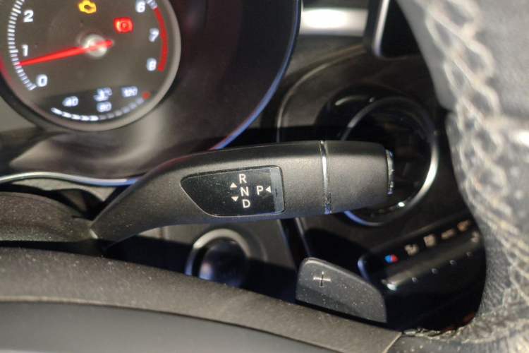 Used Mercedes-Benz C-Class 2018 C 180 L Fashion Edition Sport Version Gear Lever