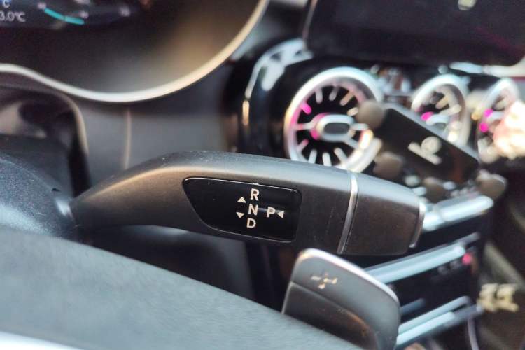 Used Mercedes-Benz C-Class 2018 C 200 Sport Edition Gear Lever