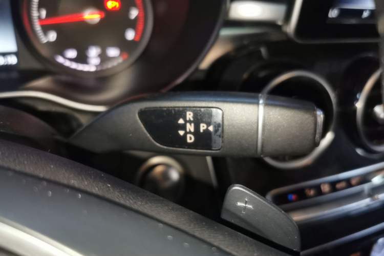 Used Mercedes-Benz C-Class 2018 C 180 L Fashion Edition Sport Version Gear Lever