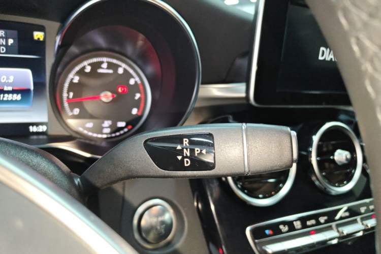 Used Mercedes-Benz C-Class 2018 C 200 Sport Edition Gear Lever