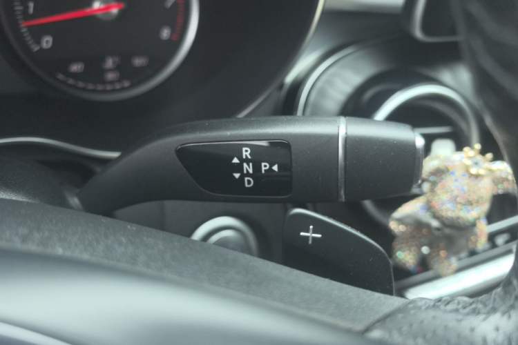 Used Mercedes-Benz C-Class 2018 C 180 L Fashion Edition Sport Version Gear Lever