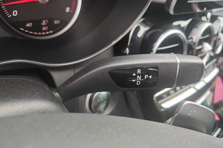 Used Mercedes-Benz C-Class 2018 C 200 Achievement Special Edition Gear Lever