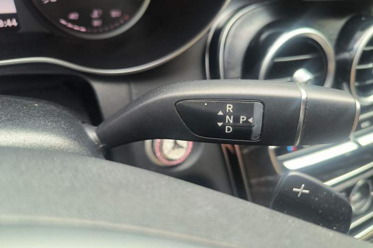 Used Mercedes-Benz C-Class 2018 C 180 L Fashion Edition Sport Version Gear Lever