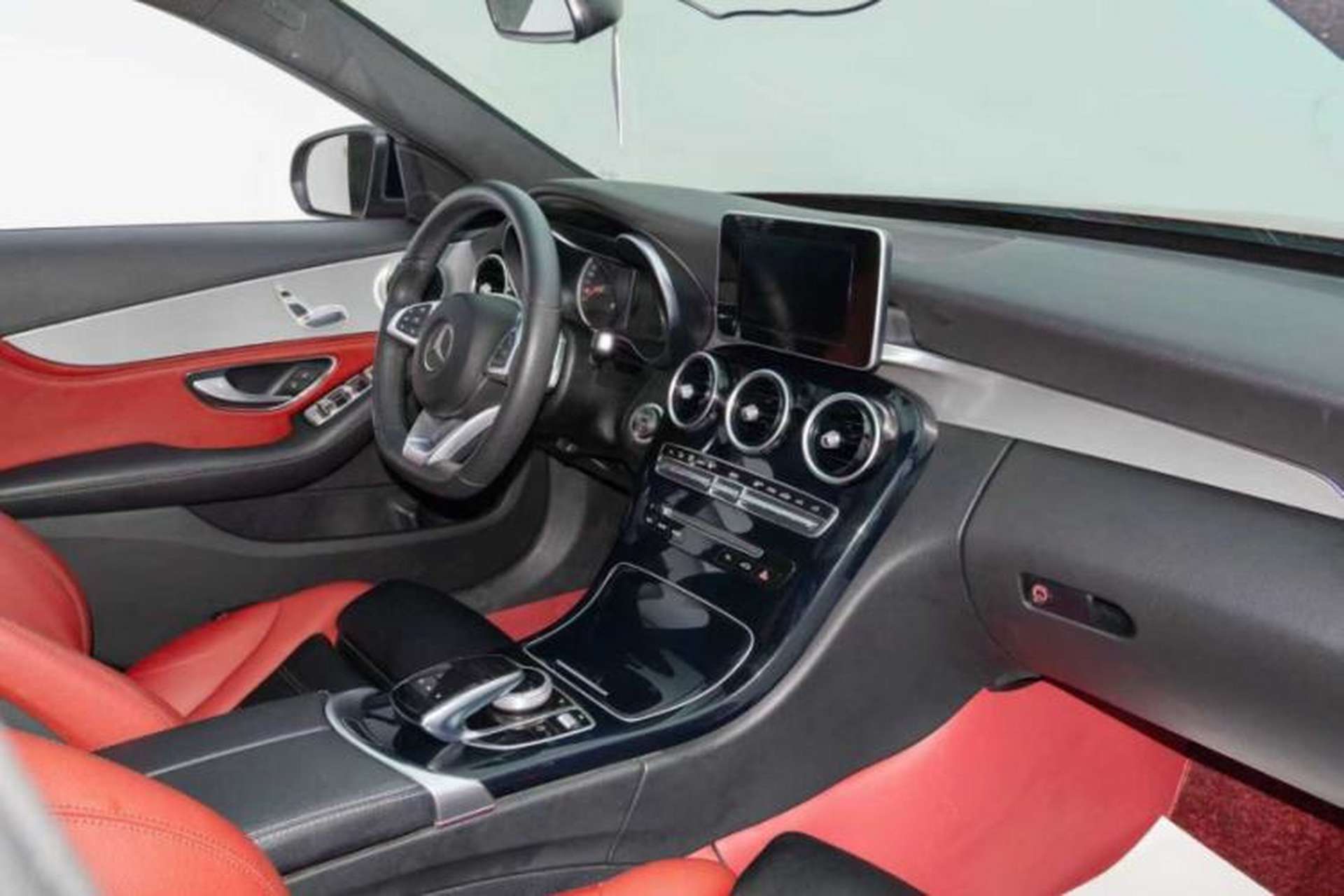 Used Mercedes-Benz C-Class 2018 C 200 Sport Edition Interior 11