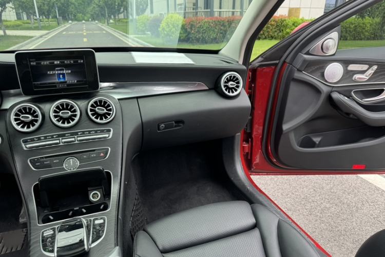 Used Mercedes-Benz C-Class 2018 C 200 L Sport Edition Interior 2