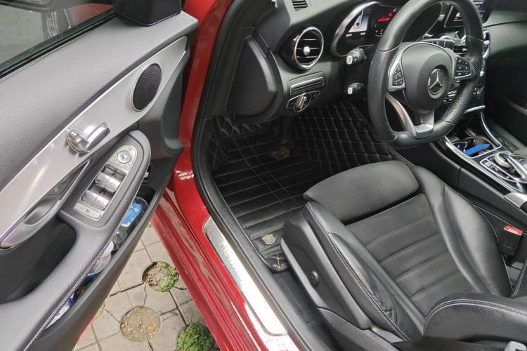 Used Mercedes-Benz C-Class 2018 C 200 Sport Edition Interior 3