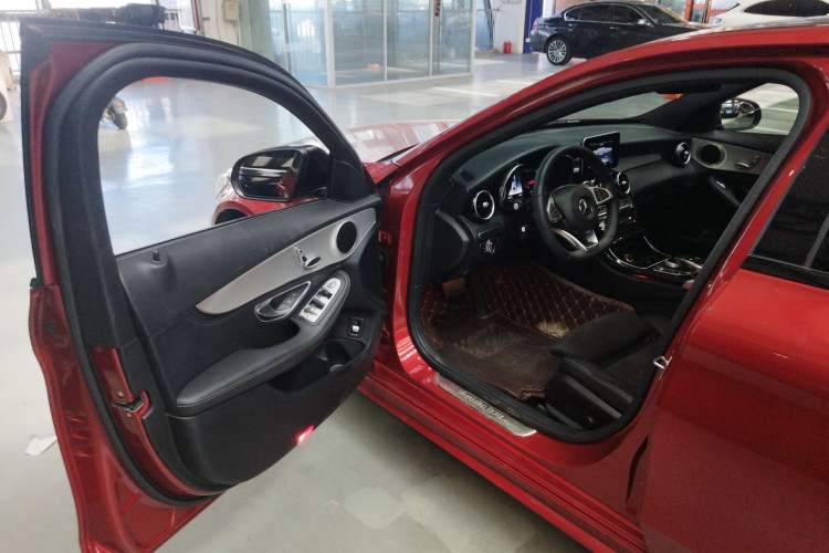 Used Mercedes-Benz C-Class 2018 C 200 Sport Edition Interior 3