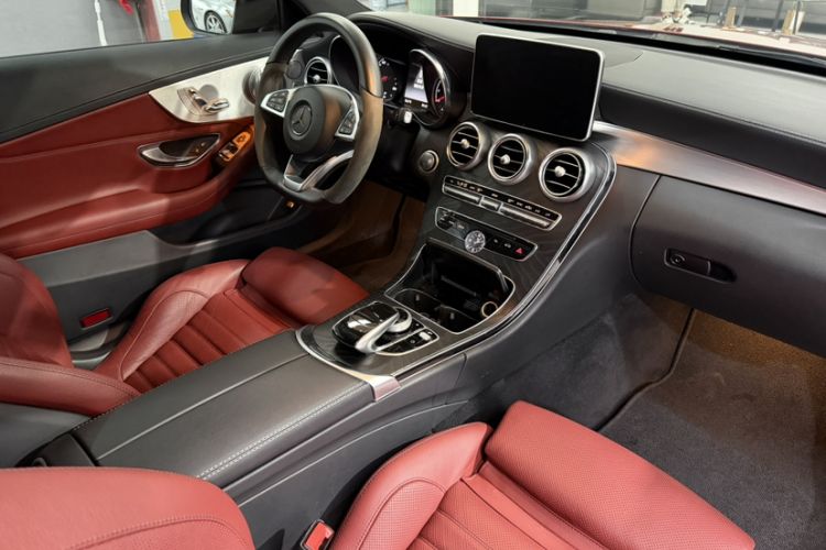 Used Mercedes-Benz C-Class 2018 C 300 Coupe Night Edition Interior 5