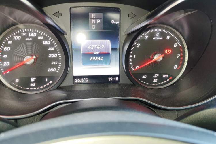 Used Mercedes-Benz C-Class 2018 C 200 L Sport Edition Odometer Close Up