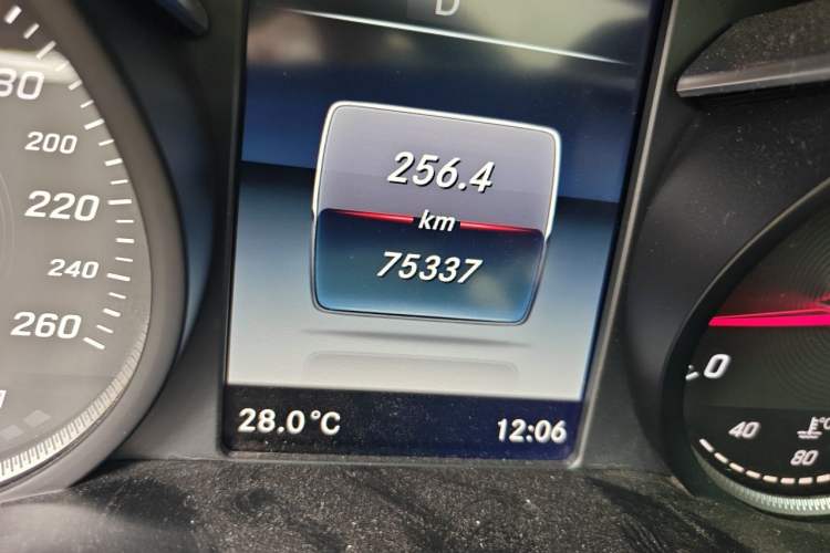 Used Mercedes-Benz C-Class 2018 C 200 L Sport Edition Odometer Close Up