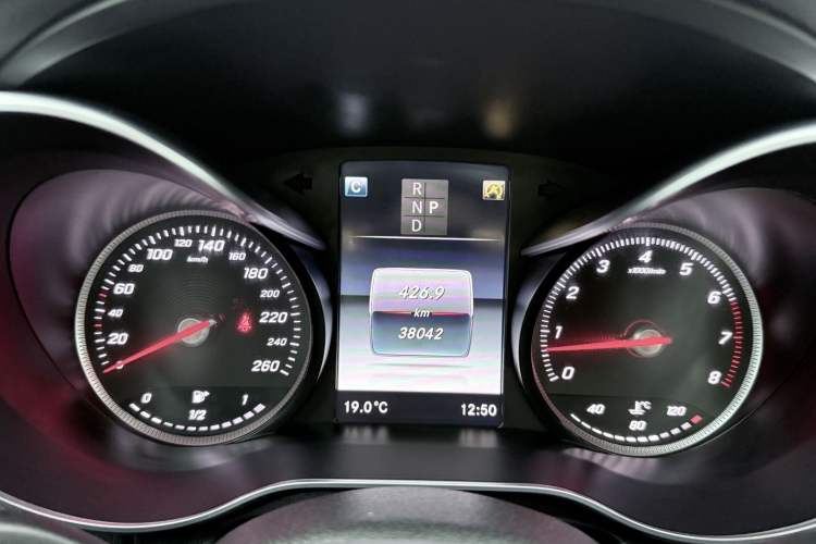 Used Mercedes-Benz C-Class 2018 C 200 L Sport Edition Odometer Close Up