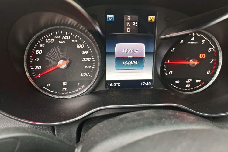 Used Mercedes-Benz C-Class 2018 C 180 L Fashion Edition Sport Version Odometer Close Up