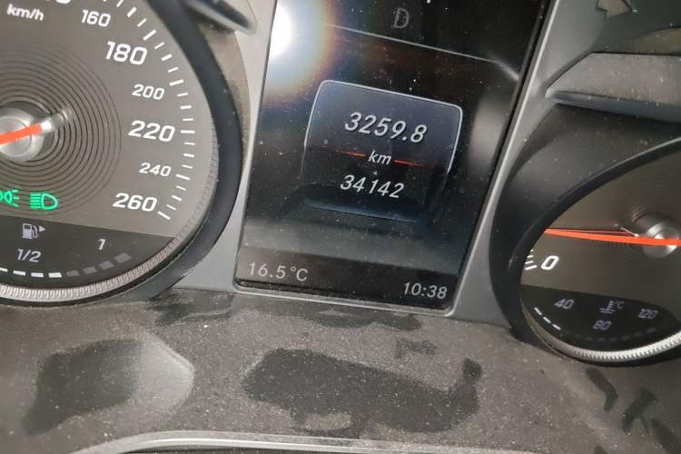 Used Mercedes-Benz C-Class 2018 C 200 L Sport Edition Odometer Close Up