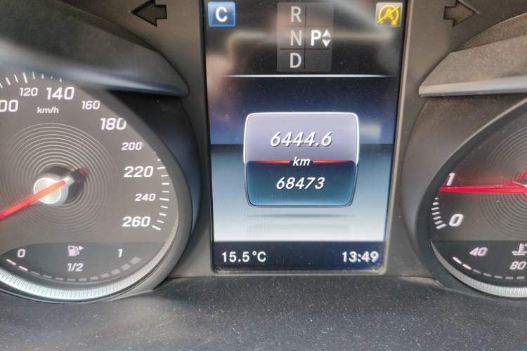 Used Mercedes-Benz C-Class 2018 C 200 L Sport Edition Odometer Close Up