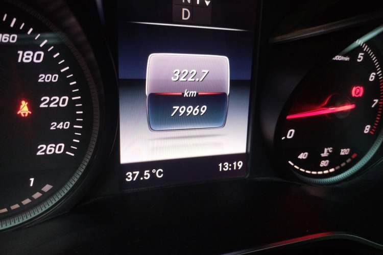 Used Mercedes-Benz C-Class 2018 C 200 L Sport Edition Odometer Close Up