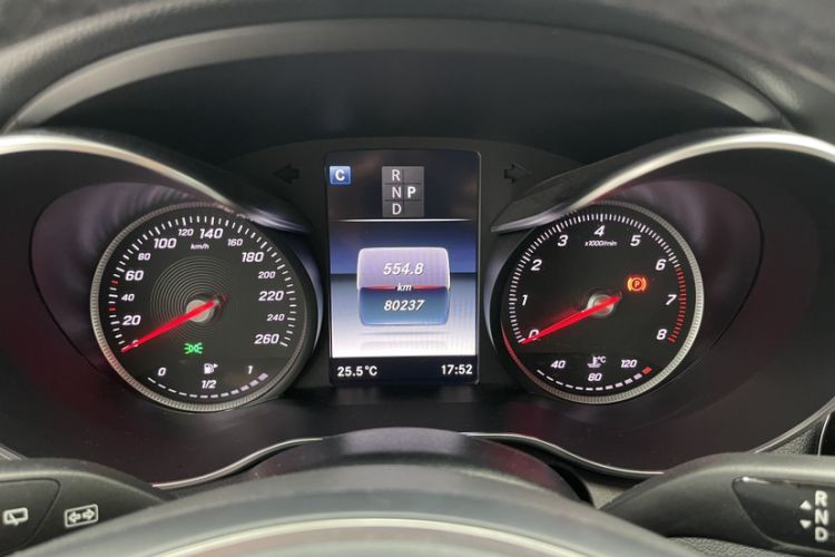 Used Mercedes-Benz C-Class 2018 C 200 Estate Odometer Close Up