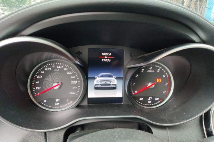 Used Mercedes-Benz C-Class 2018 C 200 L Sport Edition Odometer Close Up