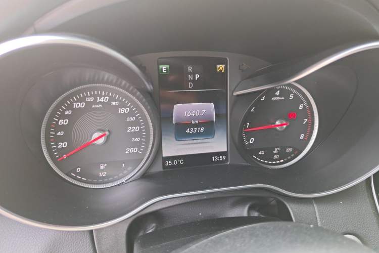 Used Mercedes-Benz C-Class 2018 C 180 L Fashion Edition Sport Version Odometer Close Up