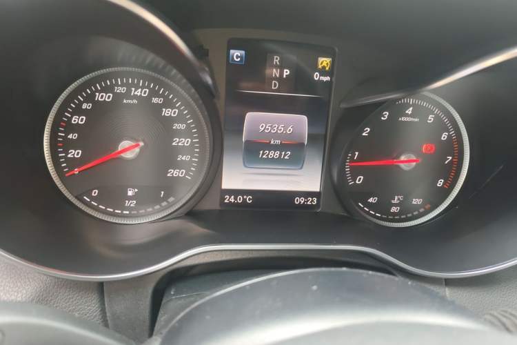 Used Mercedes-Benz C-Class 2018 C 200 L Sport Edition Odometer Close Up