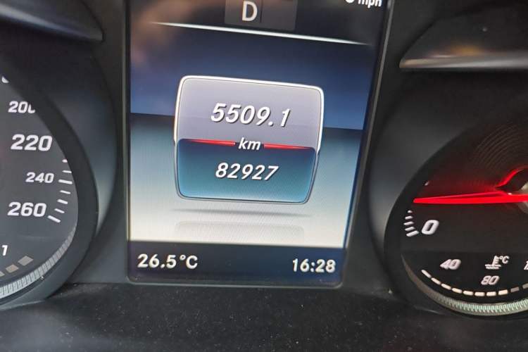 Used Mercedes-Benz C-Class 2018 C 200 L Sport Edition Odometer Close Up