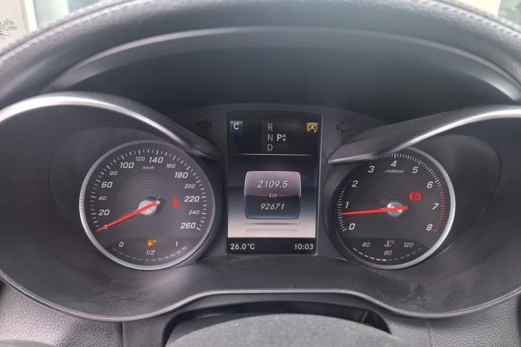 Used Mercedes-Benz C-Class 2018 C 200 L Sport Edition Odometer Close Up