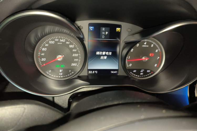 Used Mercedes-Benz C-Class 2018 C 200 L Sport Edition Odometer Close Up
