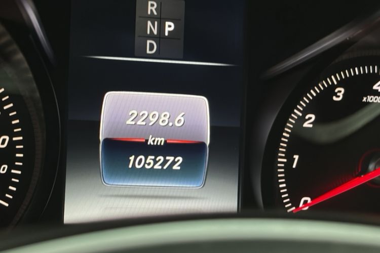 Used Mercedes-Benz C-Class 2018 C 200 L Sport Edition Odometer Close Up