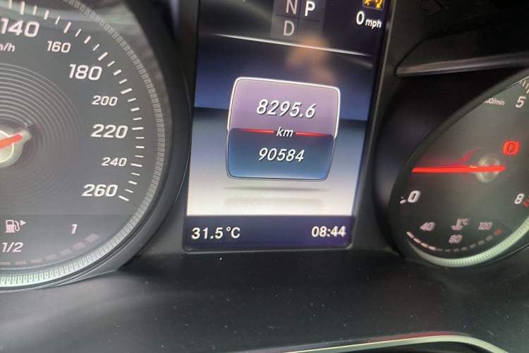 Used Mercedes-Benz C-Class 2018 C 180 L Fashion Edition Sport Version Odometer Close Up