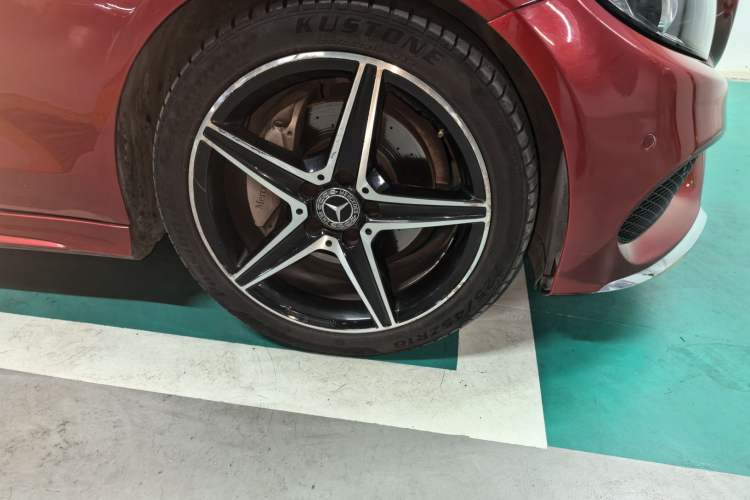 Used Mercedes-Benz C-Class 2018 C 200 Coupe Right Front Wheel Hub