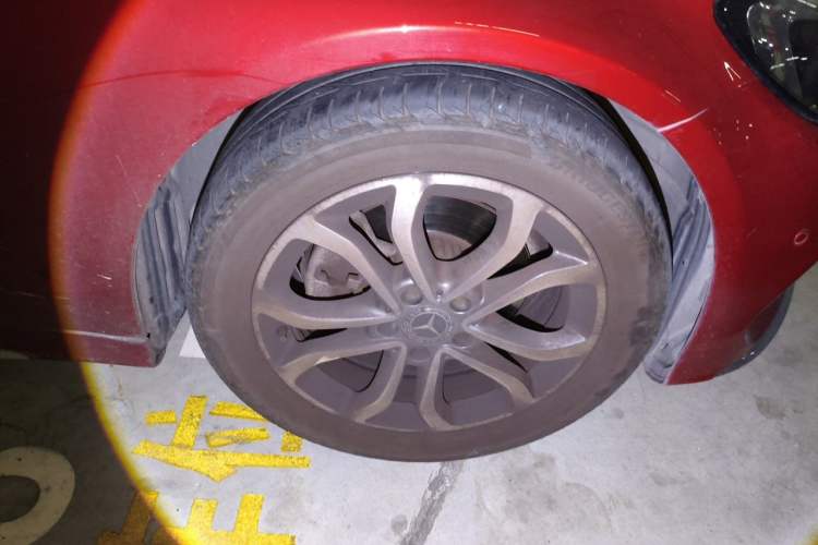 Used Mercedes-Benz C-Class 2018 C 180 L Fashion Edition Sport Version Right Front Wheel Hub