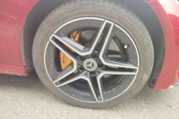 Used Mercedes-Benz C-Class 2018 C 200 L Sport Edition Achievement Special Edition Right Front Wheel Hub