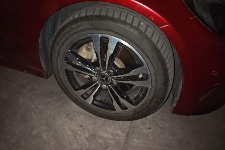 Used Mercedes-Benz C-Class 2018 C 200 Sport Edition Right Front Wheel Hub