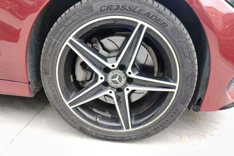 Used Mercedes-Benz C-Class 2018 C 200 Achievement Special Edition Right Front Wheel Hub