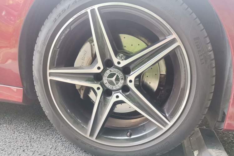 Used Mercedes-Benz C-Class 2018 C 200 Coupe Right Front Wheel Hub