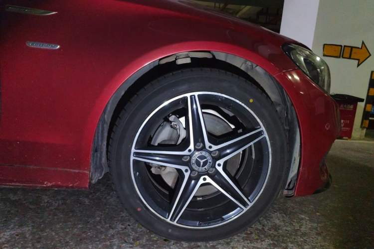 Used Mercedes-Benz C-Class 2018 C 200 Sport Edition Right Front Wheel Hub