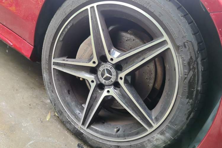 Used Mercedes-Benz C-Class 2018 C 200 Coupe Right Front Wheel Hub