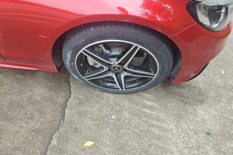 Used Mercedes-Benz C-Class 2018 C 200 Achievement Special Edition Right Front Wheel Hub