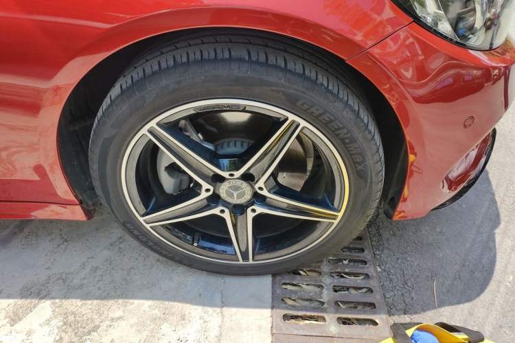 Used Mercedes-Benz C-Class 2018 C 200 Achievement Special Edition Right Front Wheel Hub
