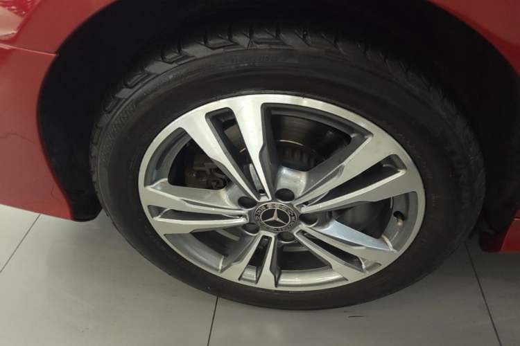 Used Mercedes-Benz C-Class 2018 C 200 L Sport Edition Right Rear Wheel Hub
