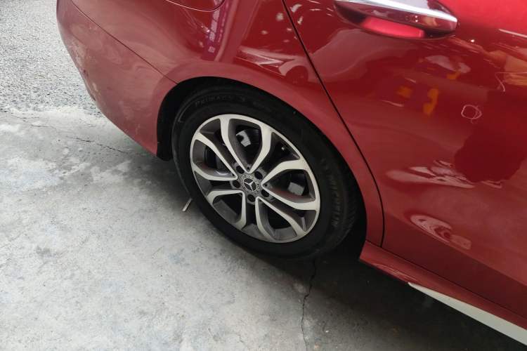 Used Mercedes-Benz C-Class 2018 C 180 L Fashion Edition Sport Version Right Rear Wheel Hub