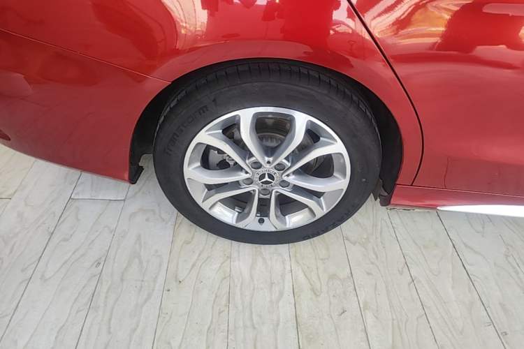 Used Mercedes-Benz C-Class 2018 C 180 L Fashion Edition Sport Version Right Rear Wheel Hub