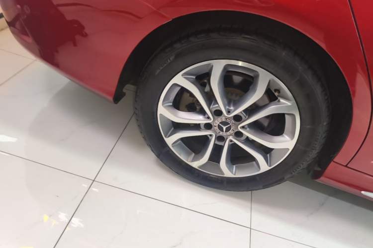 Used Mercedes-Benz C-Class 2018 C 180 L Fashion Edition Sport Version Right Rear Wheel Hub