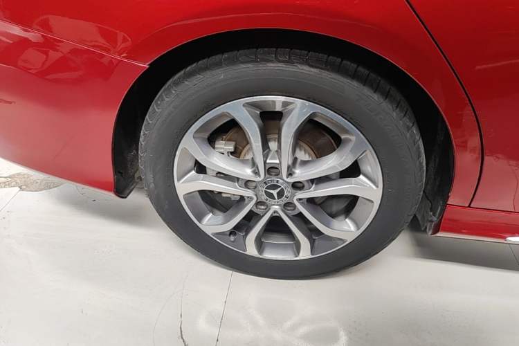 Used Mercedes-Benz C-Class 2018 C 180 L Fashion Edition Sport Version Right Rear Wheel Hub