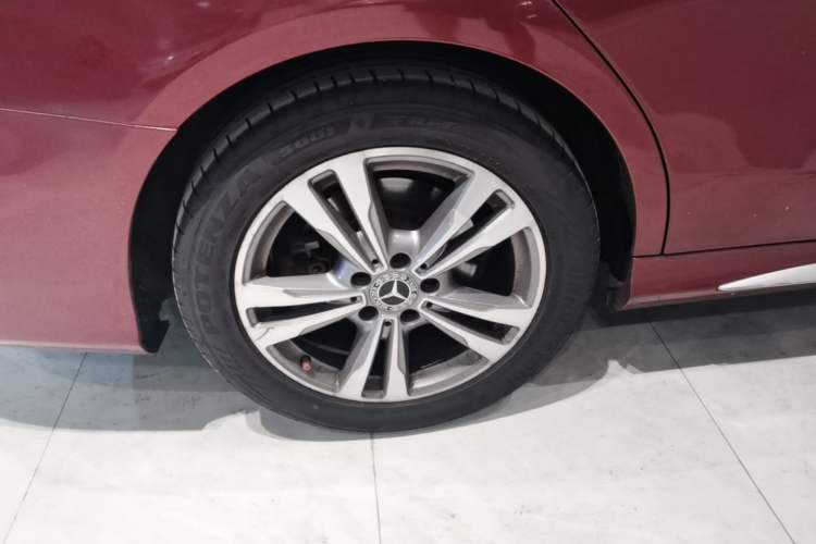 Used Mercedes-Benz C-Class 2018 C 200 L Sport Edition Right Rear Wheel Hub