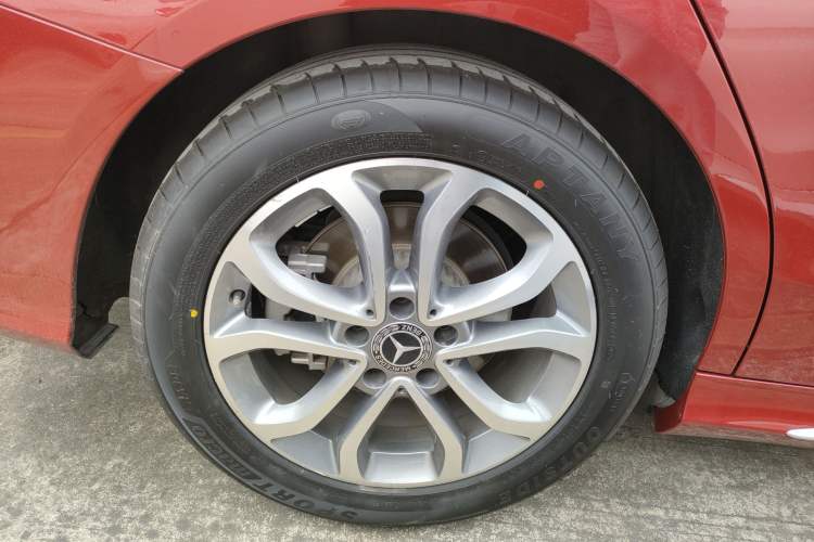 Used Mercedes-Benz C-Class 2018 C 180 L Fashion Edition Sport Version Right Rear Wheel Hub