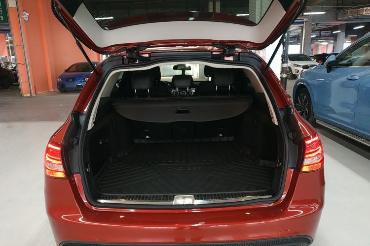 Used Mercedes-Benz C-Class 2018 C 200 Estate Trunk