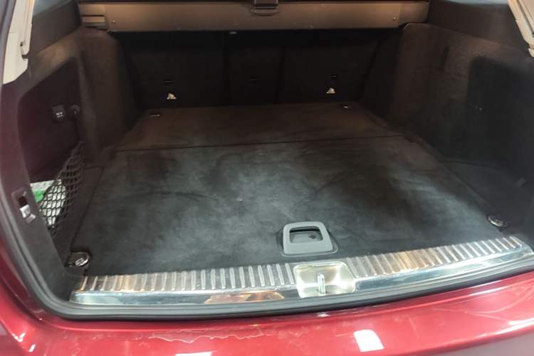 Used Mercedes-Benz C-Class 2018 C 200 Estate Trunk