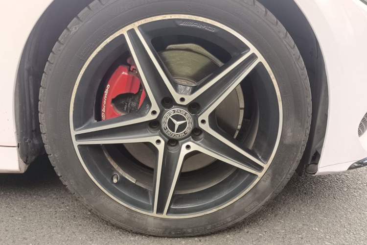 Used Mercedes-Benz C-Class 2018 C 200 Achievement Special Edition Right Front Wheel Hub