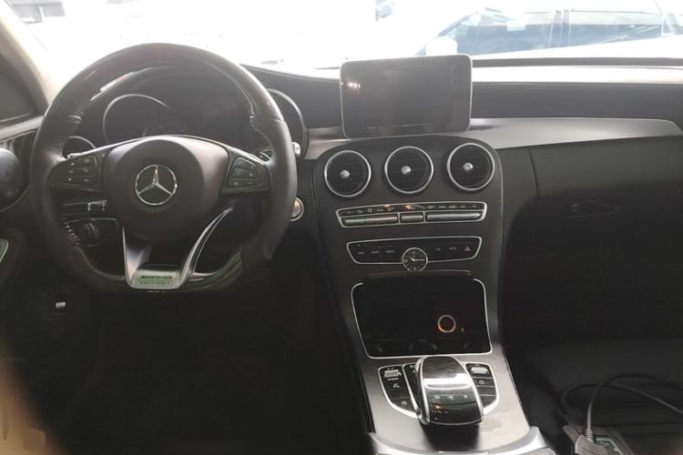 Used Mercedes-Benz C-Class 2018 C 200 L Sport Edition Center Console